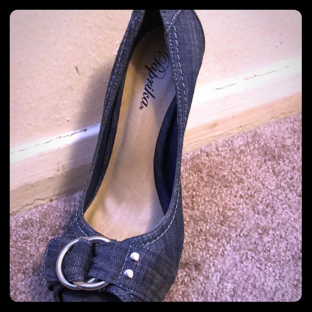 Only worn once. Classic denim heels